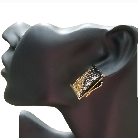 VINTAGE BLACK & GOLD MESH CLIP ON STYLE EARRINGS - Picture 3 of 6
